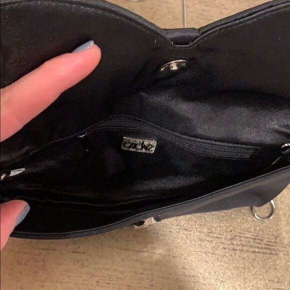 🎉1 hr sale🎉Cache clutch ❤️ - Picture 4 of 7